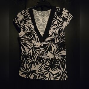 Gilligan & O’Malley Black & White Tropical Print Sleep Top | M